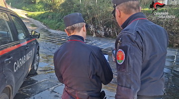 Smaltimento illecito di rifiuti e inquinamento idrico a Moschiano: cinque denunce