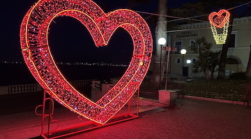 "Sorrento in Love": fino al 16 febbraio luminarie a tema per San Valentino 