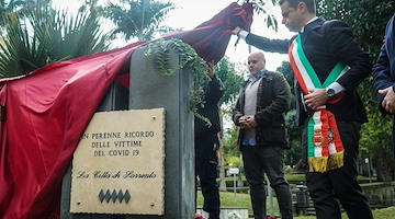 Sorrento. Inaugurato il monumento alle vittime del Covid-19