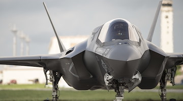 Stealth F-35, i caccia più costosi e problematici della storia: ora anche nucleari 