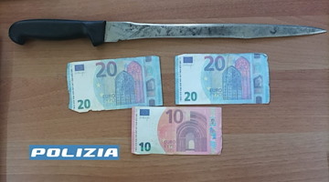 Tenta di ferire poliziotti con un coltello, arrestato 28enne straniero nel Casertano 