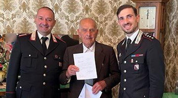 Torchiara, Carabinieri in festa per il 97esimo compleanno dell'ex militare Domenico Greco 