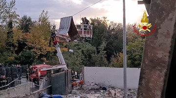 Tragedia di Ercolano: l'immobile esploso è intestato a una 13enne