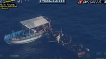 Trasportavano migranti clandestini: bloccati tre scafisti a Lampedusa