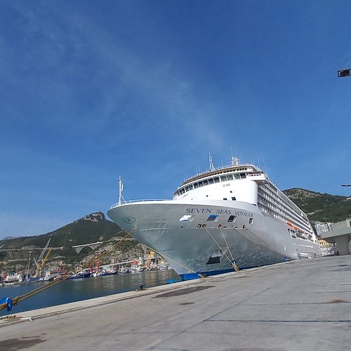 Seven Seas Voyager<br />&copy; Stazione Marittima Salerno