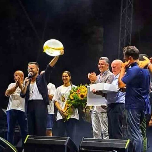 Andrea Sannino riceve il Premio Fior di Latte di Agerola