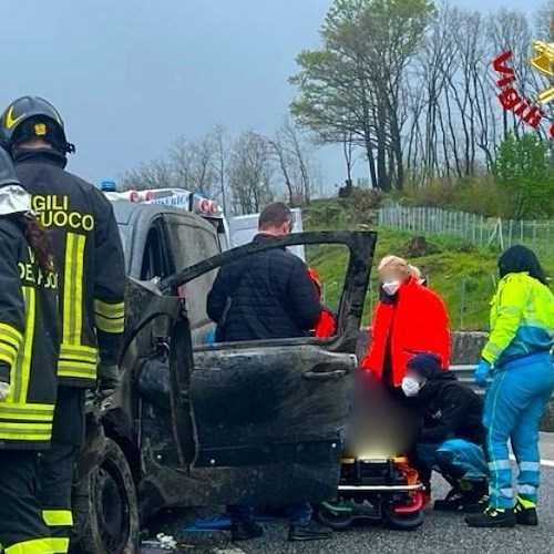 Incidente auto contro guardrail<br />&copy; Vigili del fuoco