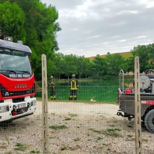 Vigili del fuoco nei pressi del laghetto a Montefano<br />&copy; Vigili del fuoco