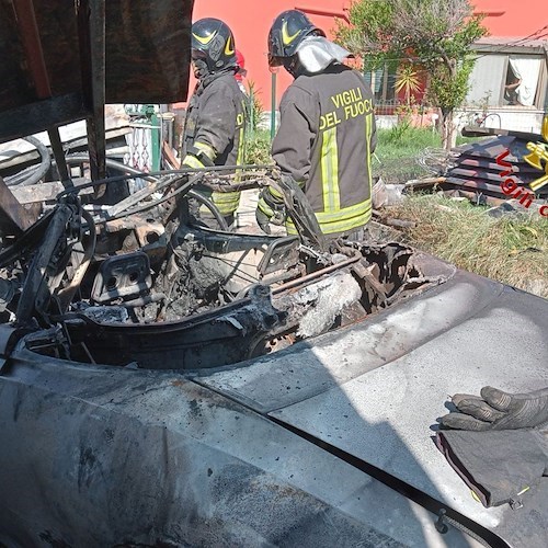 Bracigliano, auto in fiamme all'interno di un garage<br />&copy; Vigili del fuoco