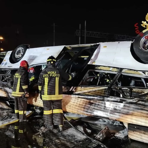 Bus precipitato a Mestre<br />&copy; Vigili del Fuoco