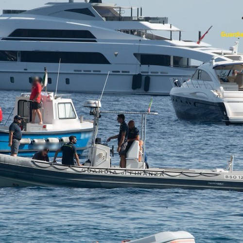 Guardia Costiera a Finanza rimuovo e sequestrano boe e gavitelli abusivi in località Marina Grande