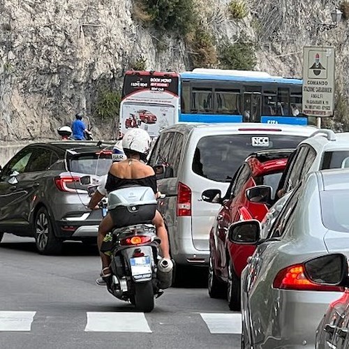 Auto, pullman, scooter<br />&copy; Massimiliano D'Uva