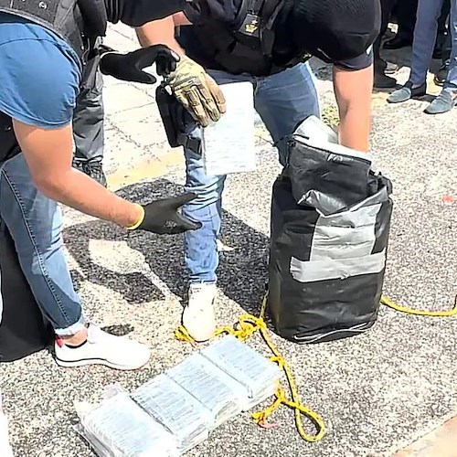 a Catania sequestro di 540 chilogrammi di cocaina<br />&copy; guardia di finanza