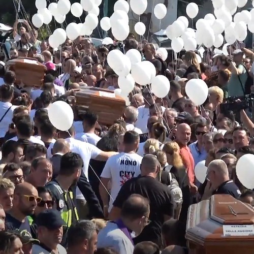 Funerali vittime del crollo di Scampia<br />&copy; Comune di Napoli