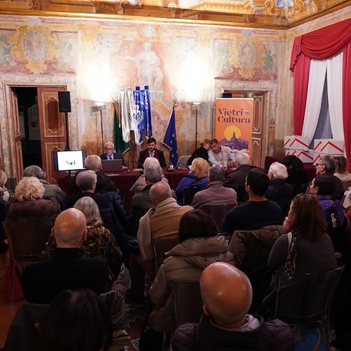 Dölker a cento anni da Vietri sul Mare: aula consiliare gremita per la presentazione del libro di Giorgio Napolitano
