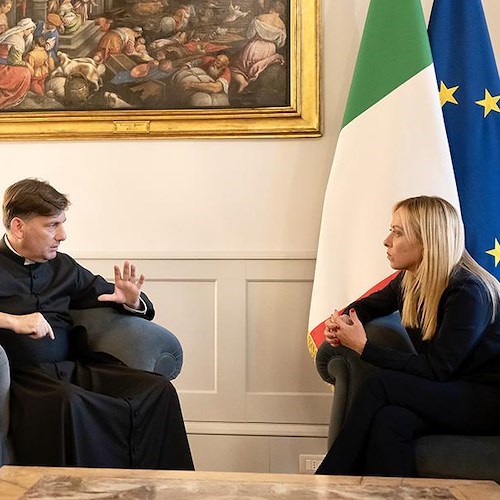 Il Presidente Meloni incontra don Antonio Coluccia<br />&copy; Governo