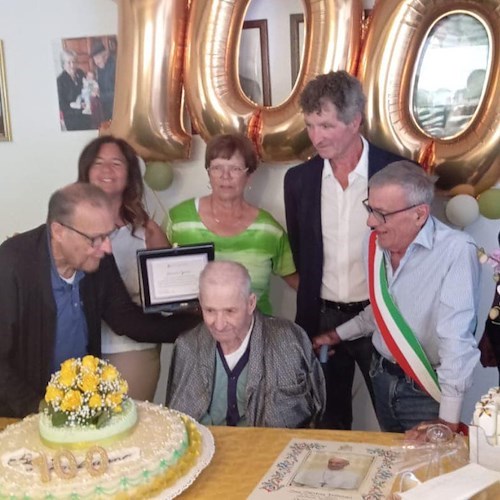 Giovanni Esposito festeggia i 100 anni e l'onomastico<br />&copy; Comune di Massa Lubrense