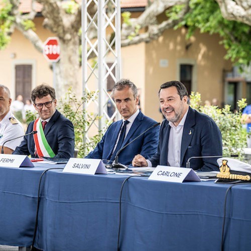 ministro matteo salvini, lago di como, guardia costiera