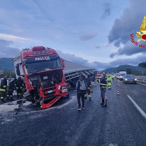 Incidente tra Baronissi e Mercato San Severino<br />&copy; Vigili del fuoco