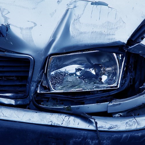 Incidente d'auto<br />&copy; PublicDomainPictures su Pixabay