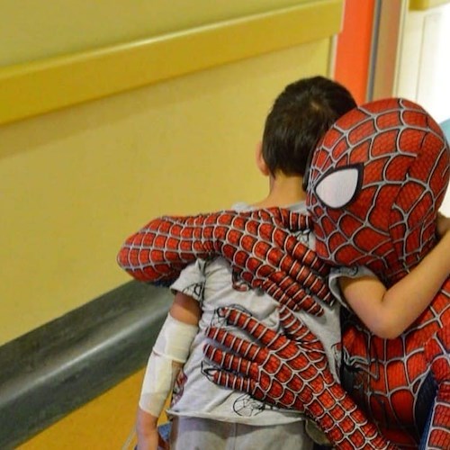 Mattia Villardita, lo Spiderman che visita i bambini in ospedale<br />&copy; Mattia Villardita