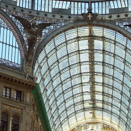 Galleria Umberto I<br />&copy; DEZALB