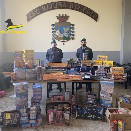 Napoli, operazione Capodanno sicuro: sequestrate oltre 1,2 tonnellate di fuochi d'artificio illegali<br />&copy; Guardia di Finanza