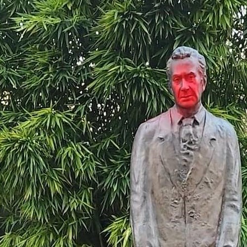 vilipendio alla statua di Aldo Moro<br />&copy; Polizia di Stato