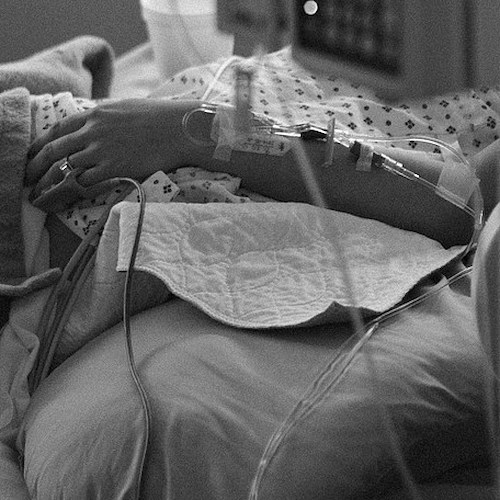 Donna in ospedale<br />&copy; Parentingupstream su Pixabay