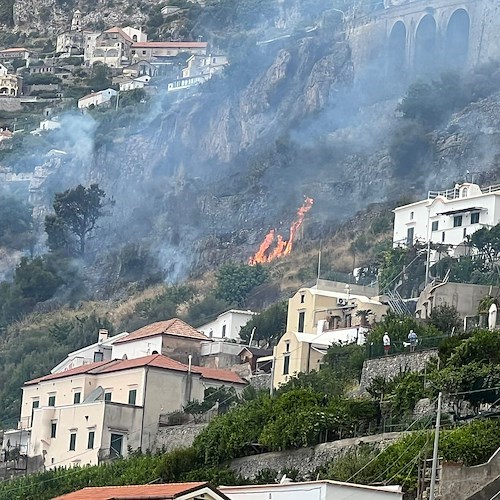 Incendio a Conca dei Marini<br />&copy; Massimiliano D'Uva