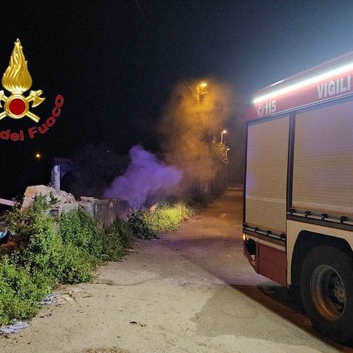 In fiamme discarica nell'ex Camino Real<br />&copy; Vigili del fuoco