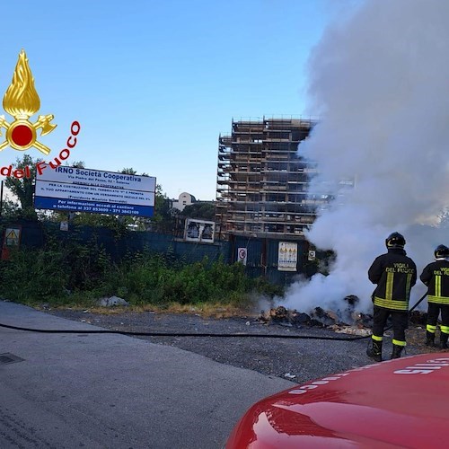 Salerno, a fuoco discarica abusiva di rifiuti<br />&copy; Vigili del fuoco