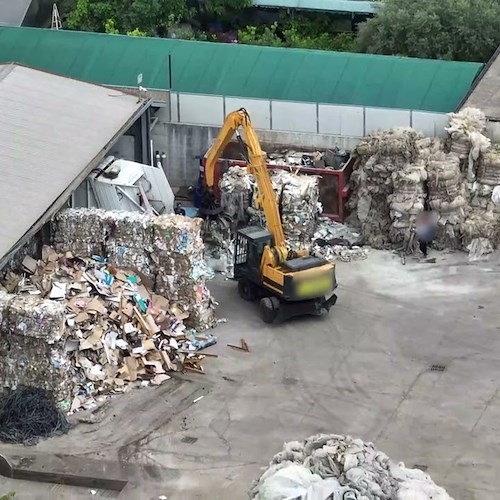 smaltimento illecito di rifiuti<br />&copy; carabinieri tutela ambientale