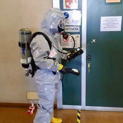 Sversamento di materiale chimico in laboratorio: evacuate 85 persone in una scuola di Lucca<br />&copy; Vigili del fuoco