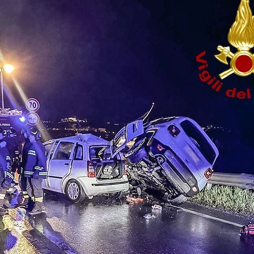 Tragico incidente sulla Statale 107: morto 26enne, due feriti gravi<br />&copy; vigili del fuoco