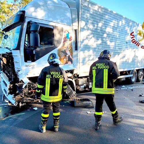 incidente tra auto e tir a Casalbore<br />&copy; Vigili del Fuoco