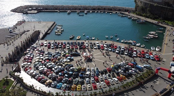 A Maiori il secondo raduno di auto e moto d'epoca: appuntamento il 27 ottobre al Porto Turistico 