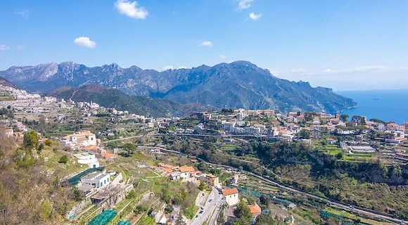 Abusi edilizi a Scala: scatta il sequestro dei carabinieri 