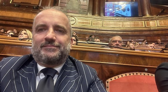 Campania, Iannone: «De Luca ha dichiarato di dare incarichi per pietà. La carità si fa con i soldi propri»