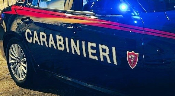 Cava de' Tirreni, giovane accoltellato per aver difeso una ragazza