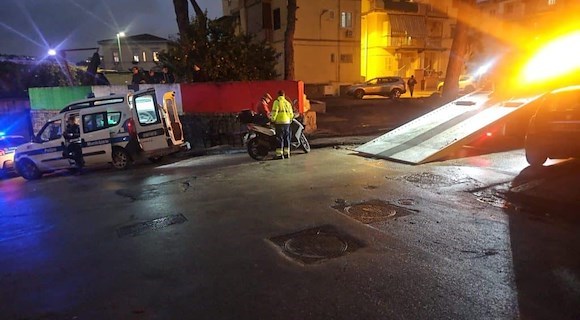 Napoli, blitz della Polizia Locale: scoperti 4 parcheggiatori abusivi, emessi 194 verbali