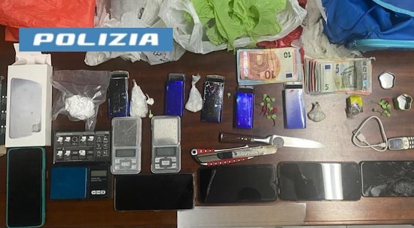 Nola, sorpresi con la droga: arrestati zio e nipote