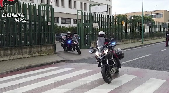 Tragedia a Torre del Greco, morto lo studente 16enne precipitato dal secondo piano della scuola 