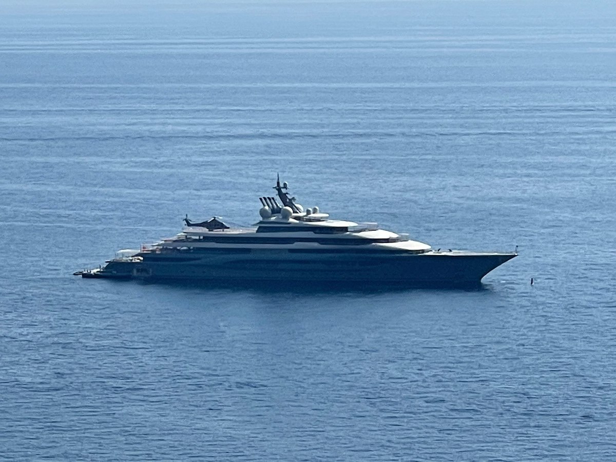 jeff bezos yacht positano