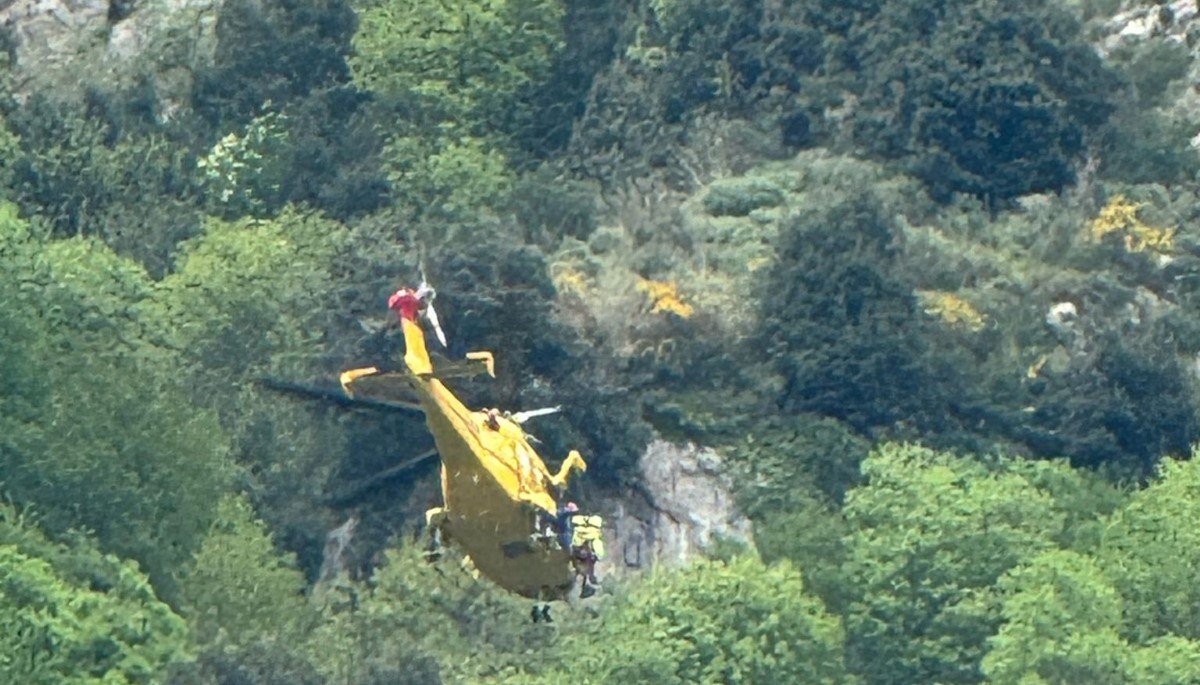 Positano Notizie Si Infortuna Ad Una Gamba Durante Escursione A