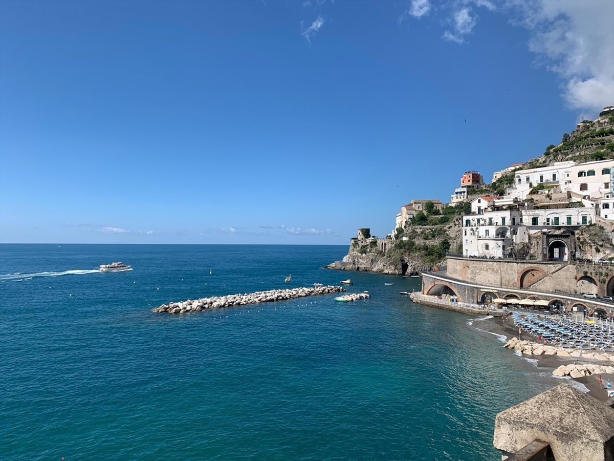 Positano Notizie Spiagge Libere Ad Atrani Gratuite Per Residenti E Per Abitanti Dei Comuni