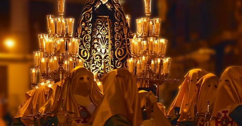 Bestemmie alla processione del Venerdì Santo, ragazzi ricercati